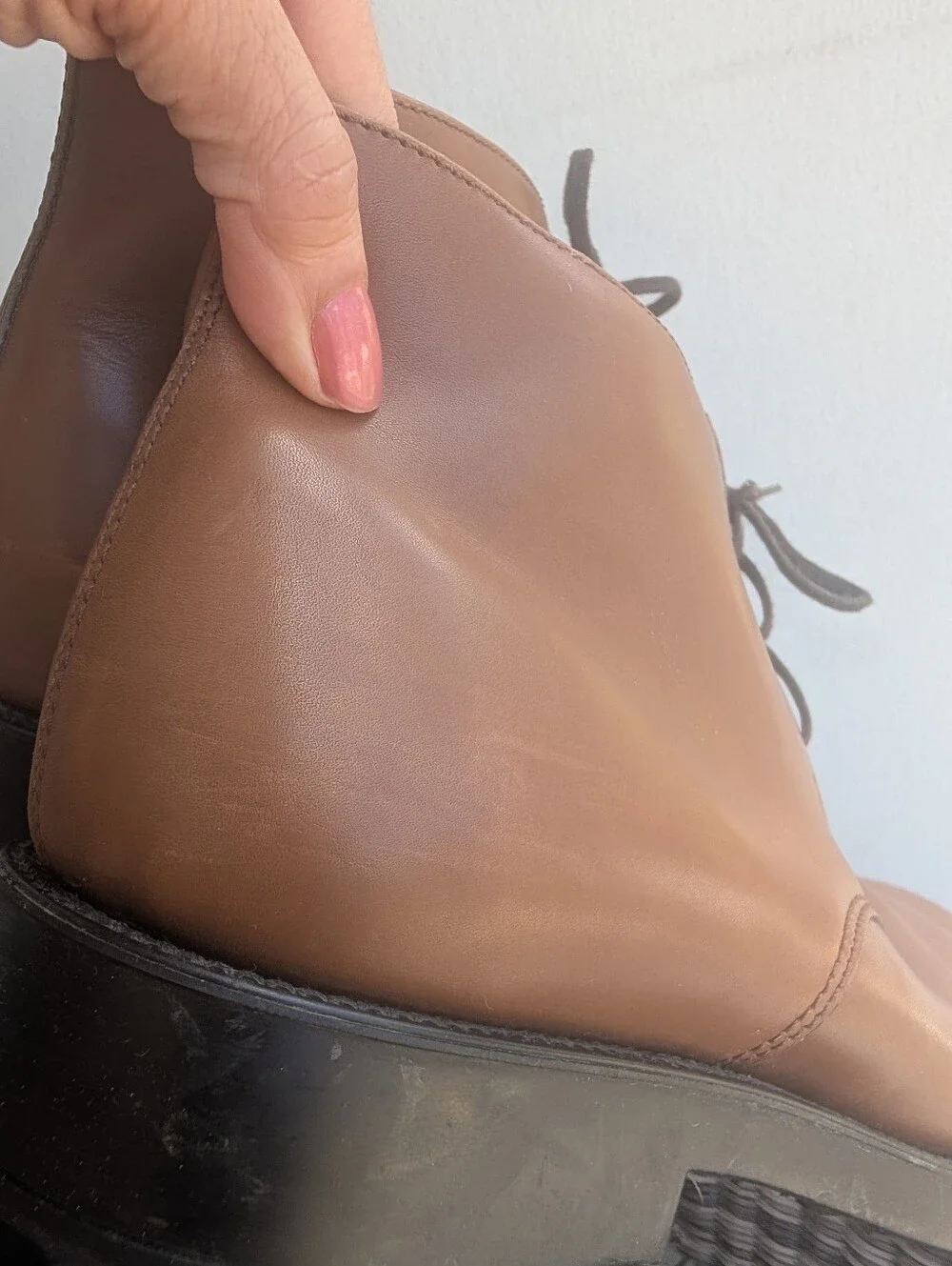 Tod's brown leather chukka ankle boots embossed logo Size 9.5